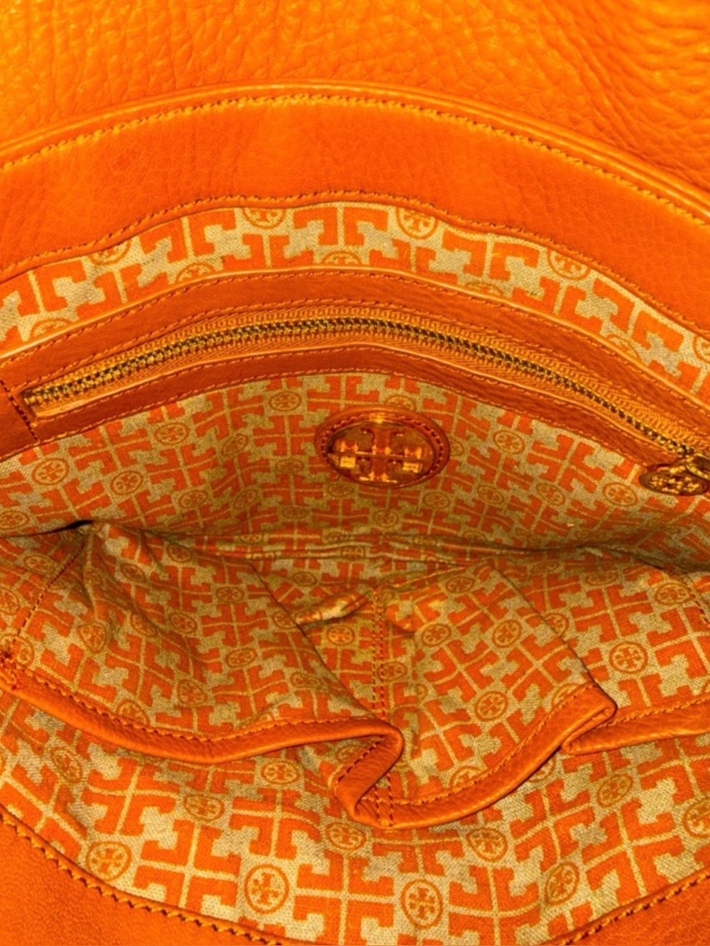 Tory Burch Brown Leather Shoulder Bag with Gold Hardware - Picture 4 of 10